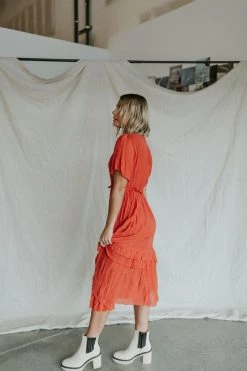 Henly Nola Crinkle Midi In Brick Dresses