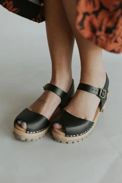 Henly Shoes Elin Clog In Black