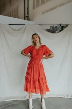 Henly Nola Crinkle Midi In Brick Dresses