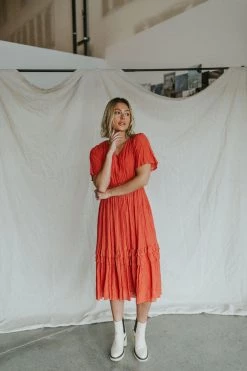 Henly Nola Crinkle Midi In Brick Dresses