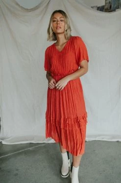 Henly Nola Crinkle Midi In Brick Dresses