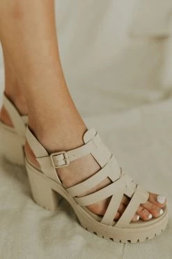 Henly Shoes Tira Platform In Beige