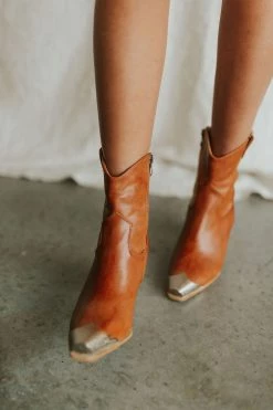Henly Dakota Boot In Camel Shoes