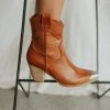 Henly Dakota Boot In Camel Shoes
