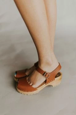 Henly Shoes Elin Clog In Luggage